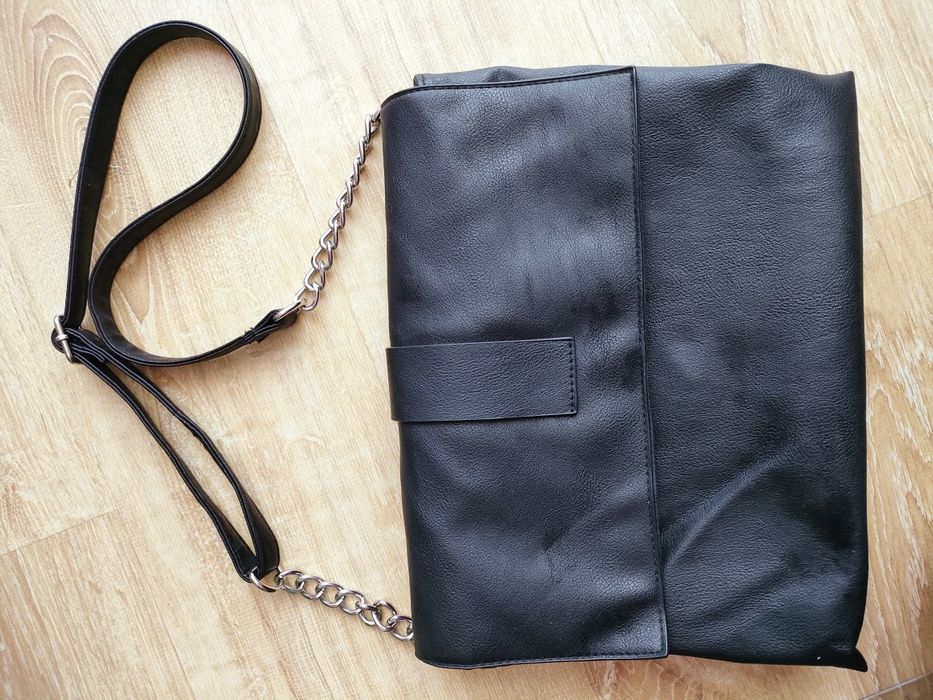 Torebka , listonoszka czarna z łańcuszkiem