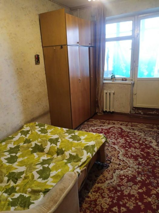 Сдаю комнату БЕЗ ХОЗЯЕВ,цена уже с коммунальными.на Радужном массиве
