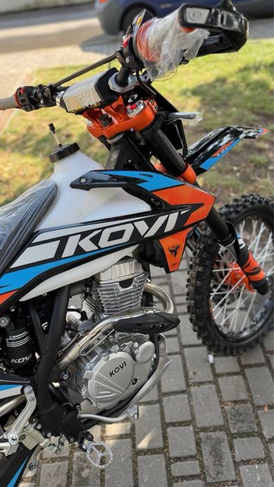 Kovi advance 250 ST 2025 18/21 чорно оранджевий та сіро оранджевий