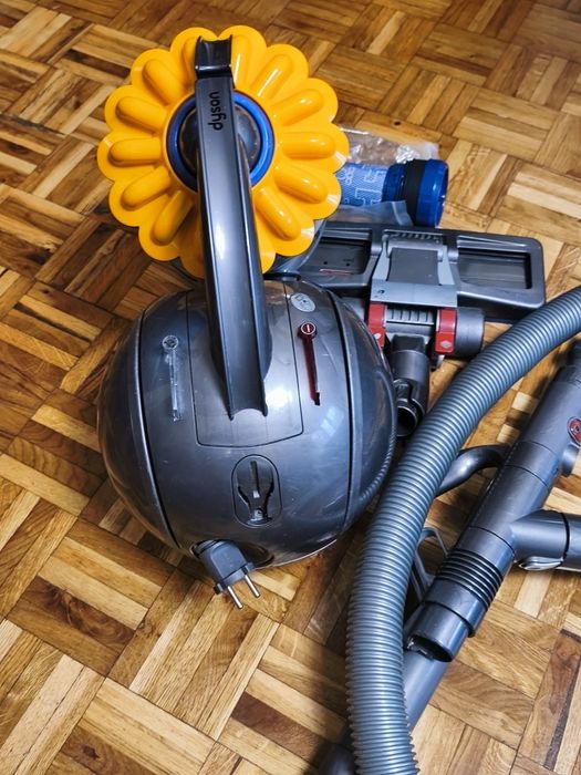 Odkurzacz bezworkowy Dyson DC 33 C extra