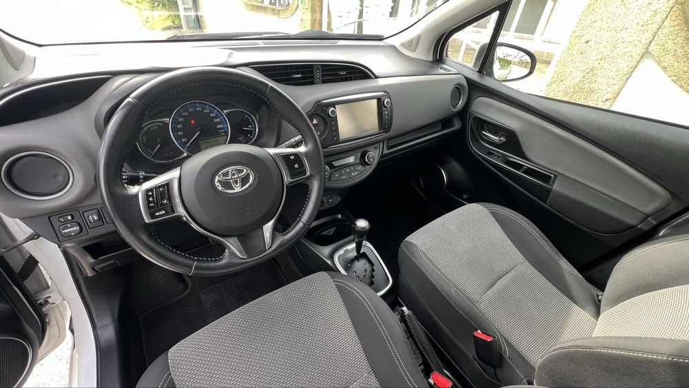 Toyota Yaris Hybrid 1.5 ano 2015 trato financiamento ate 120 meses