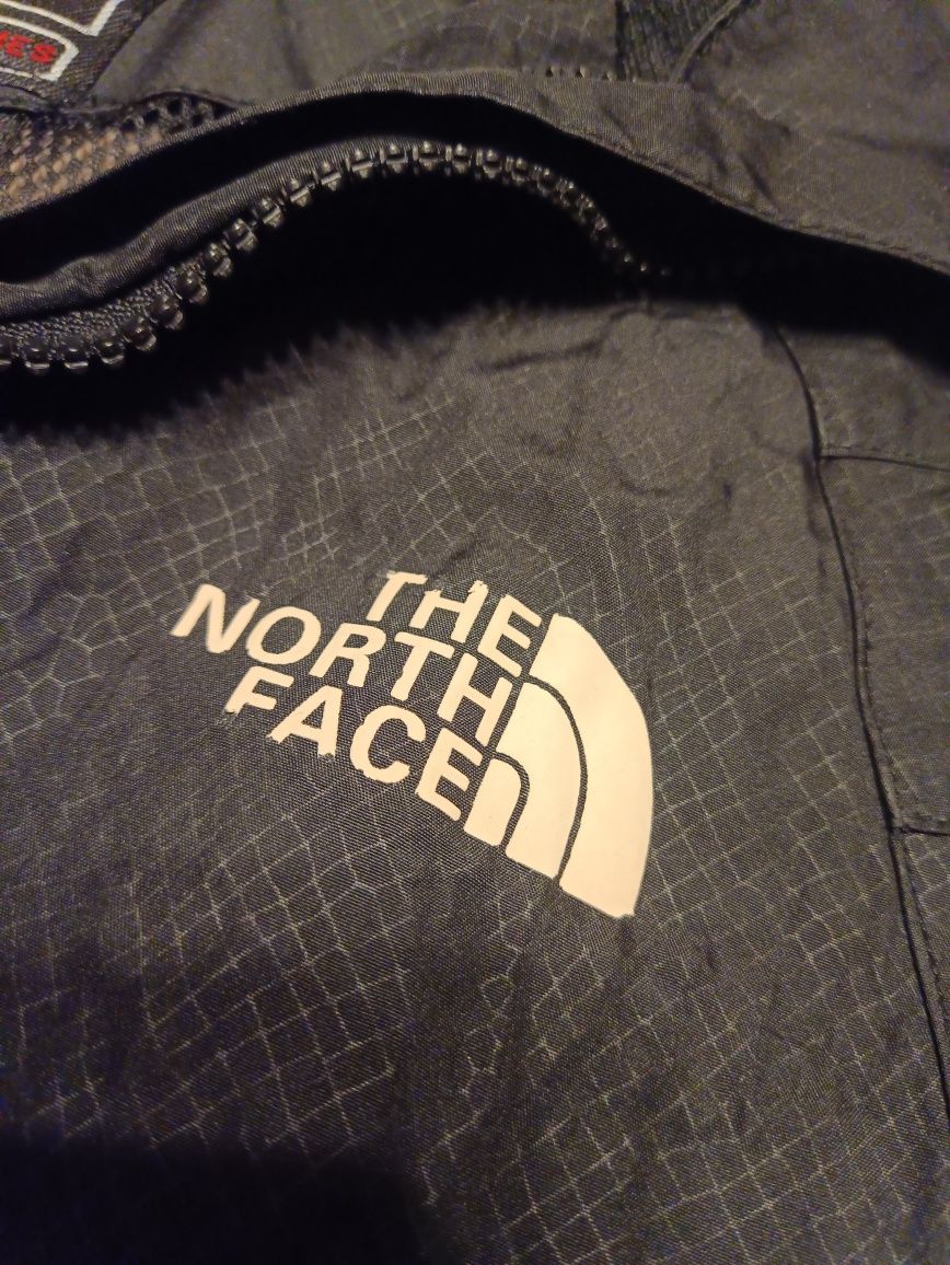 Czarna kurtka z kapturem The North Face Summit Series Gore-Tex