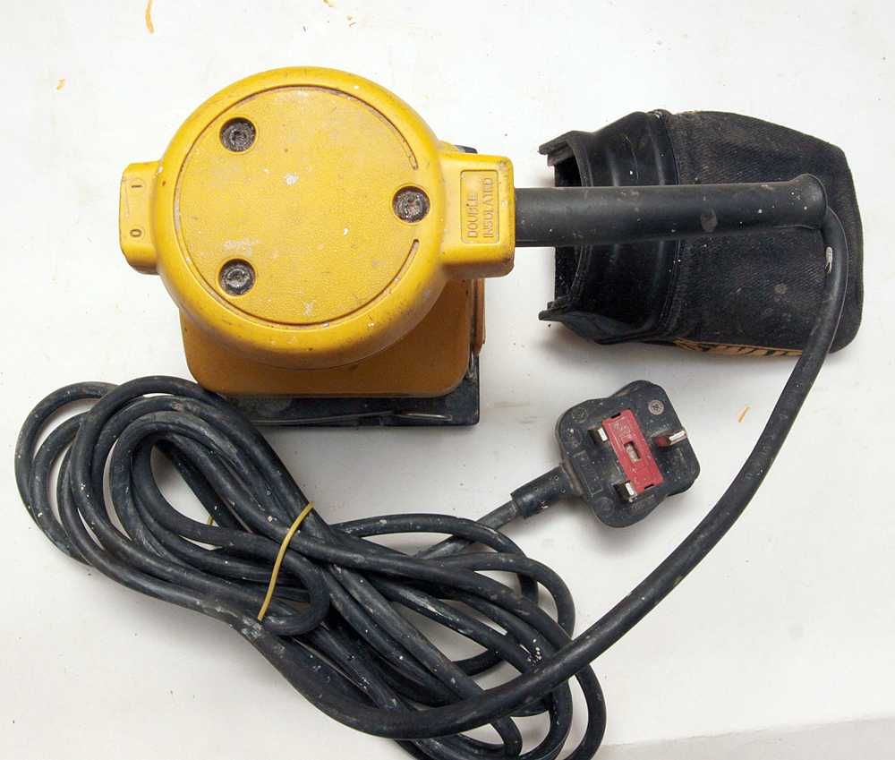 Шлифмашина  DEWALT DW 411, погружной насос