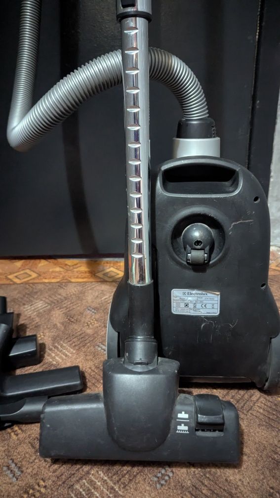 Пылесос без мешка ELECTROLUX ZTF 7650