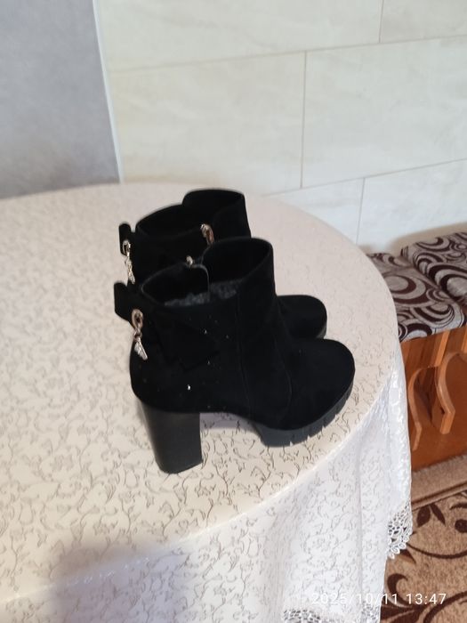 Ботіночки з натуральної замші