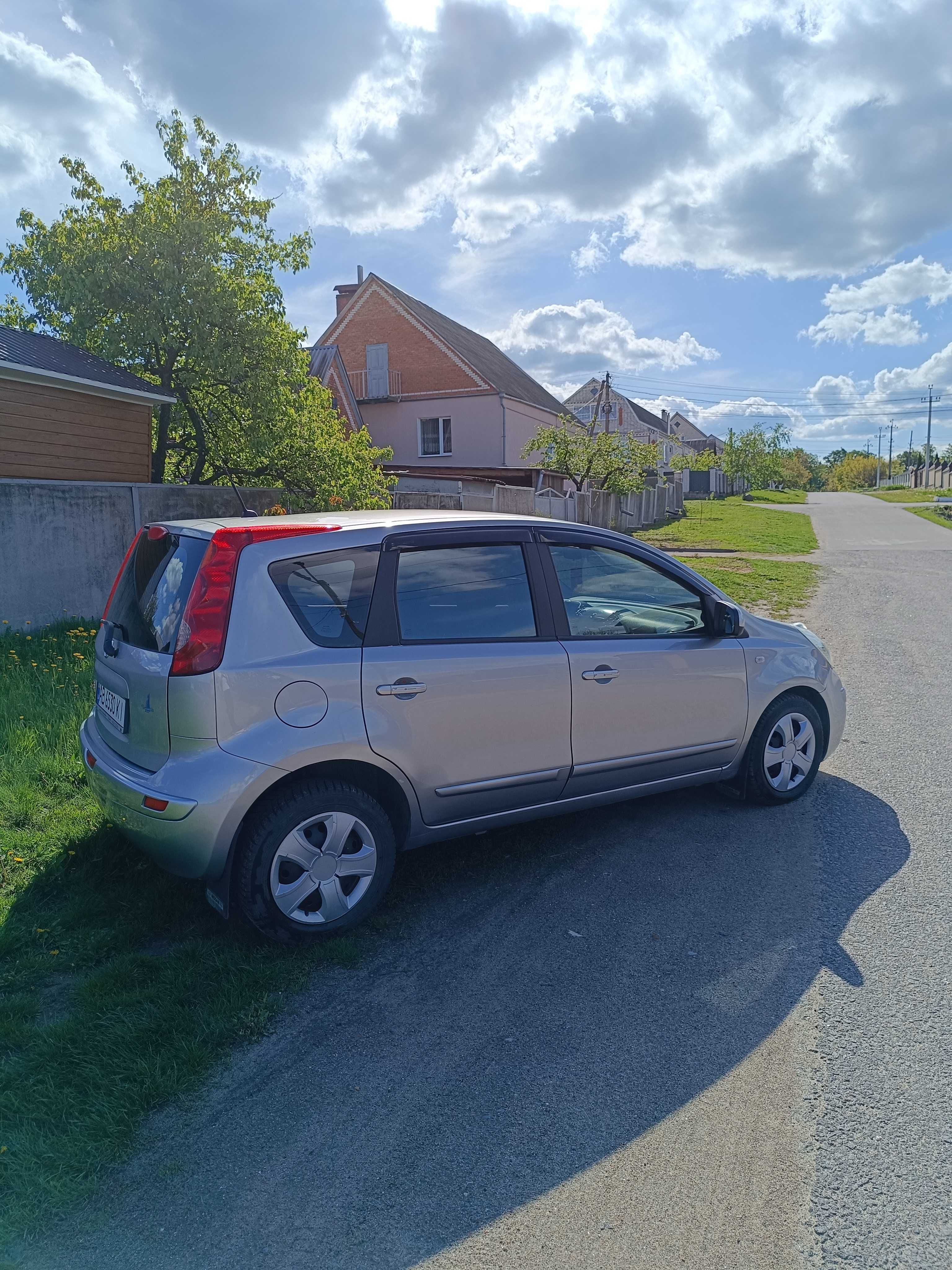 Продам автомобіль Nissan Note.