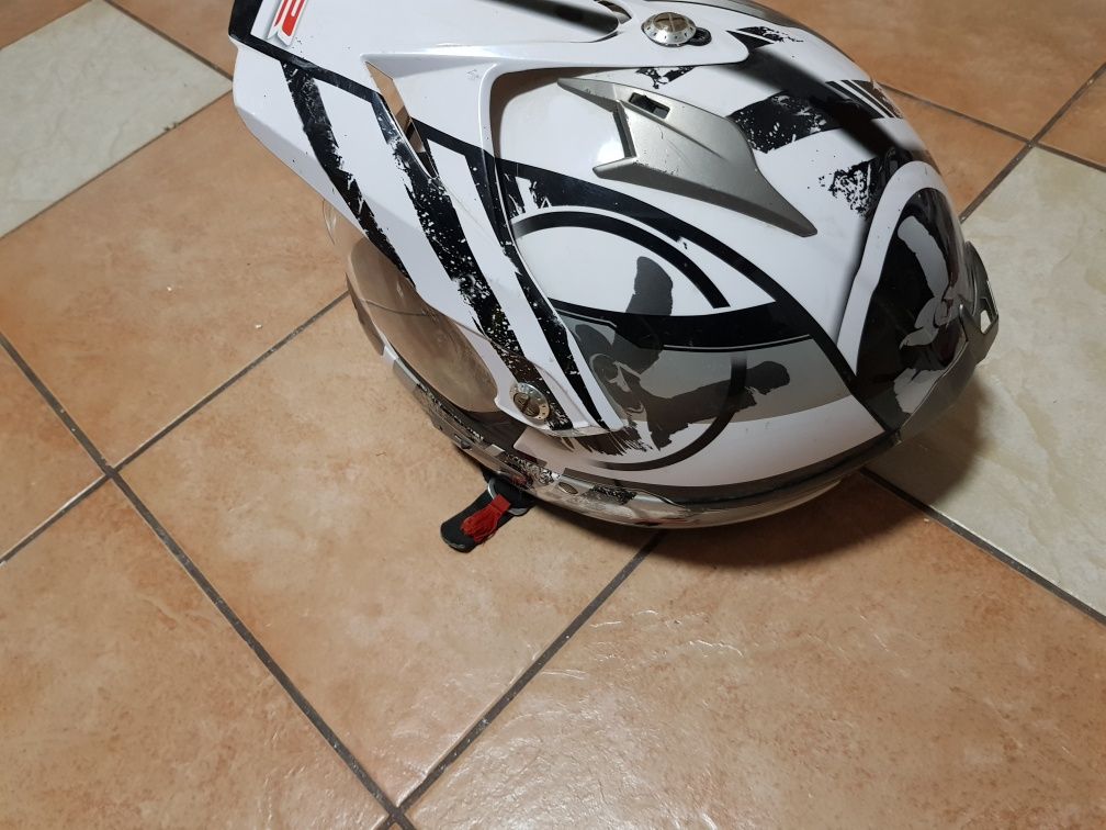 Kask LS 2 model MX 433 z podpisem Rafała Sonika