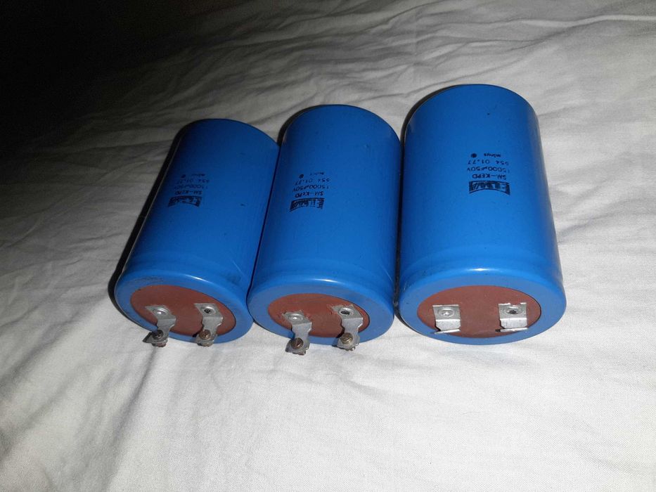 Продам 1-н конденсатор ELWA 50 вольт 15000 микрофарат