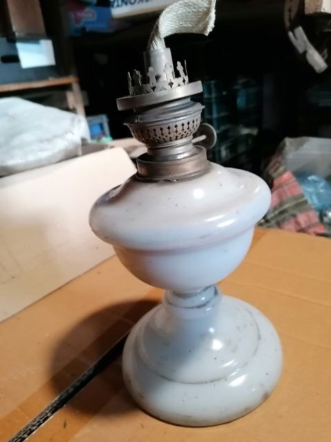 Stara stylowa lampa naftowa
