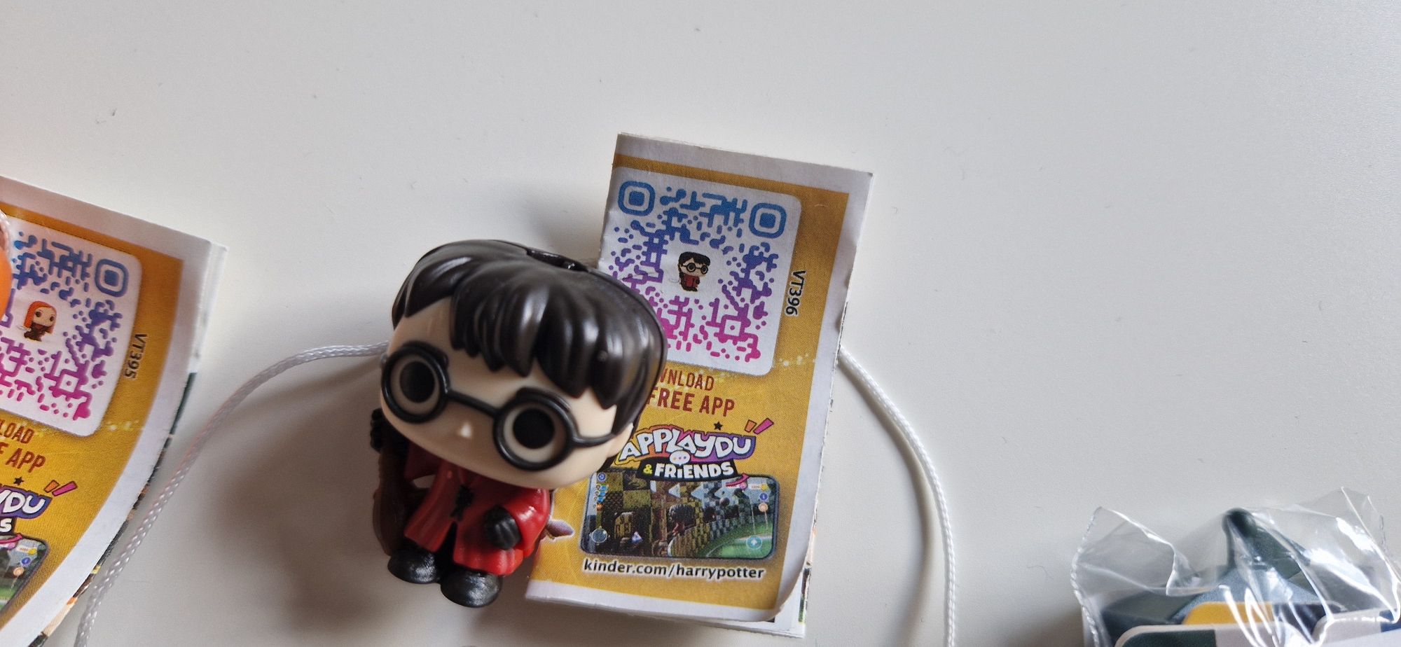 Kinder joy figurki z serii Harry Potter  nowe