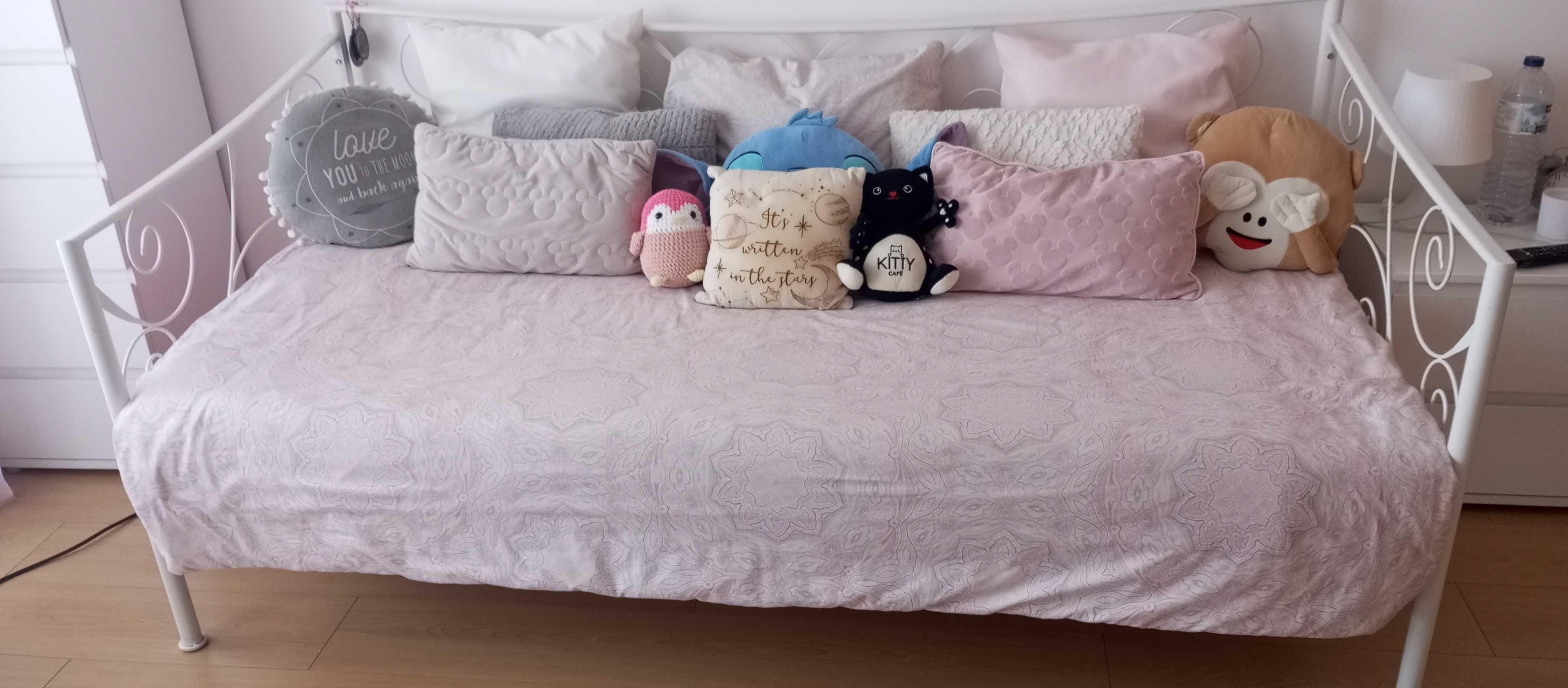 Cama com colchão e Secretária com estante
