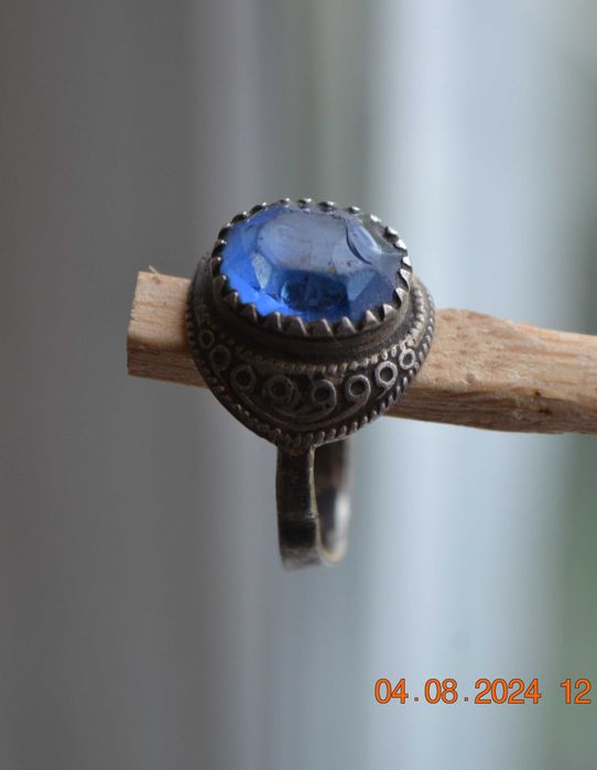 Кольцо серебряное. Корунд (искусственный сапфир). Серебро 875. 4,2 гм.