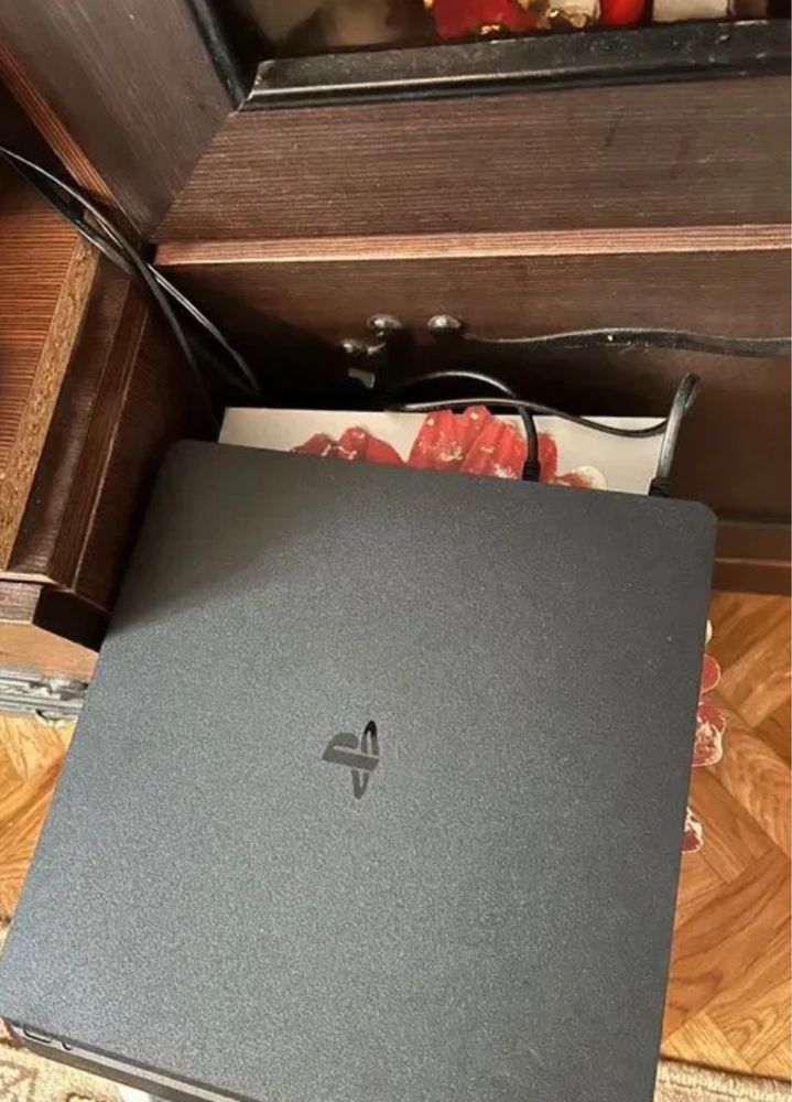 Продается PlayStation 4, 512 gb. С коробкой и чеком
