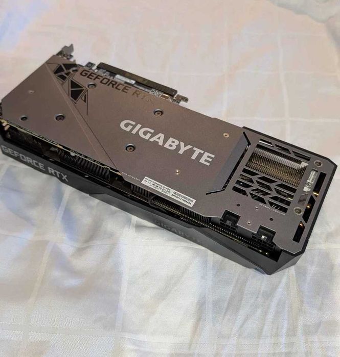 Продаю відеокарту NVIDIA GeForce RTX 3070 8GB у відмінному стані.