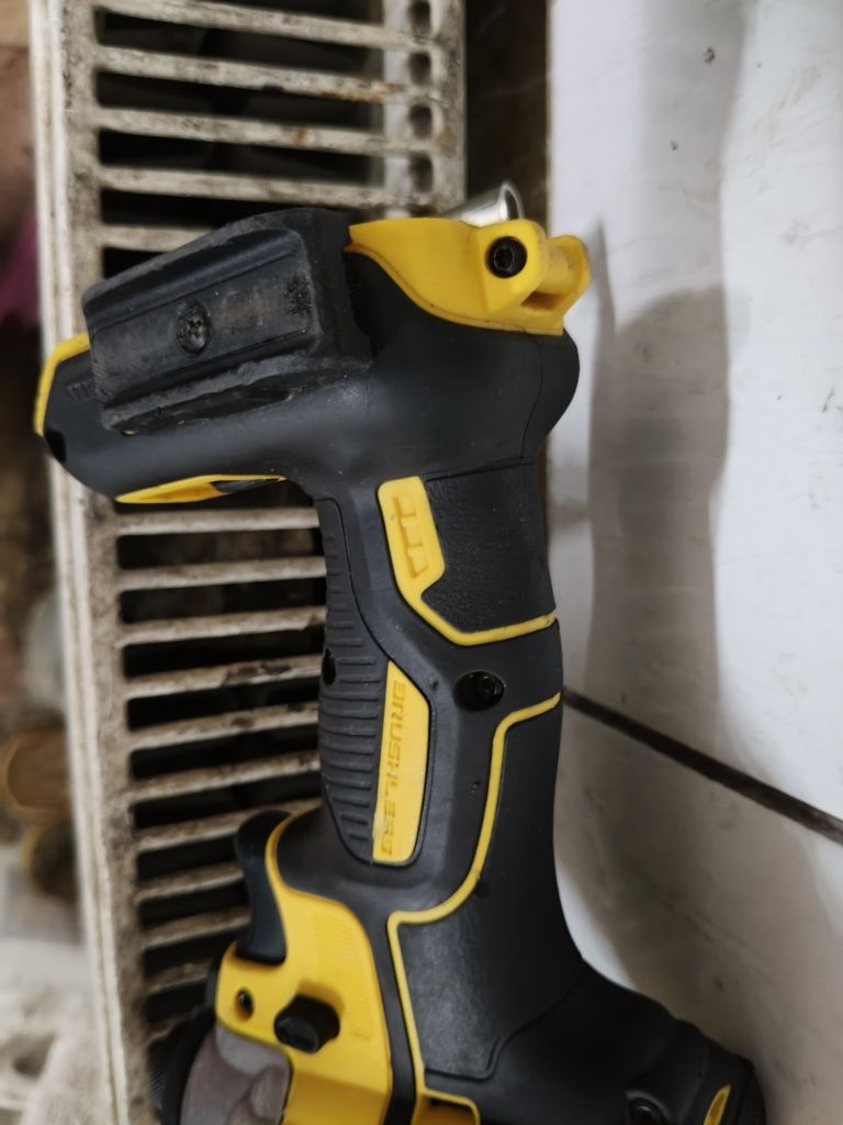 DeWalt dcf887 zakretarka 18v