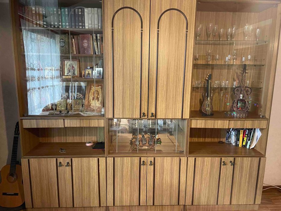 Стінка у вітальню