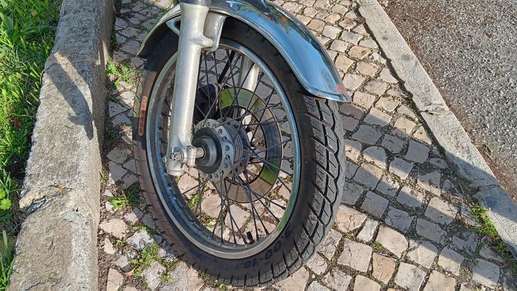 Moto Suzuki GN 250 Lisboa