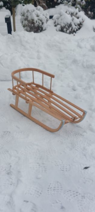 Sanki drewniane z oparciem