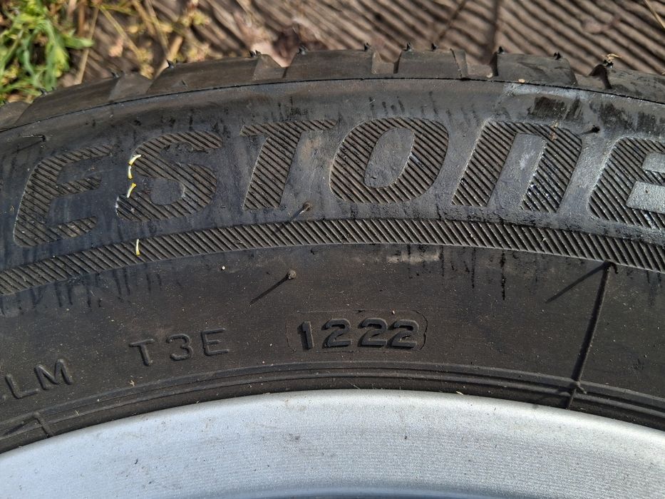 Opony Zimowe " Bridgstone" "17" 215×55