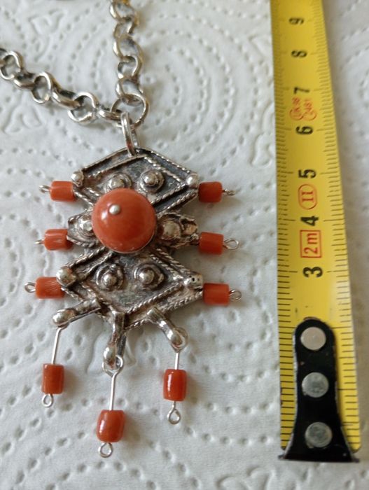Stary srebrny naszyjnik z lat 80 z koralami antykwarycznymi  66 gram