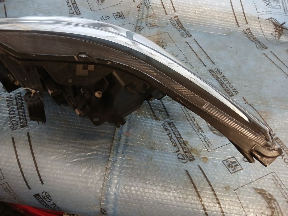 Lampa przednia prawa TOYOTA AVENSIS T29 FULL LED 15-18