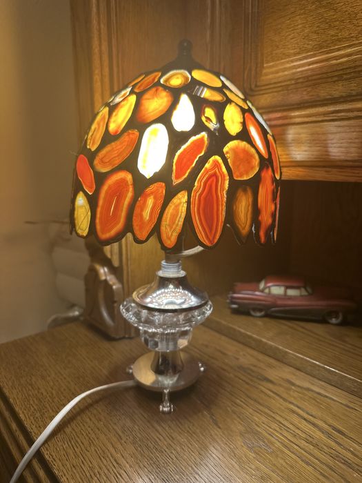 Lampka nocna stołowa z kawalkami agatu