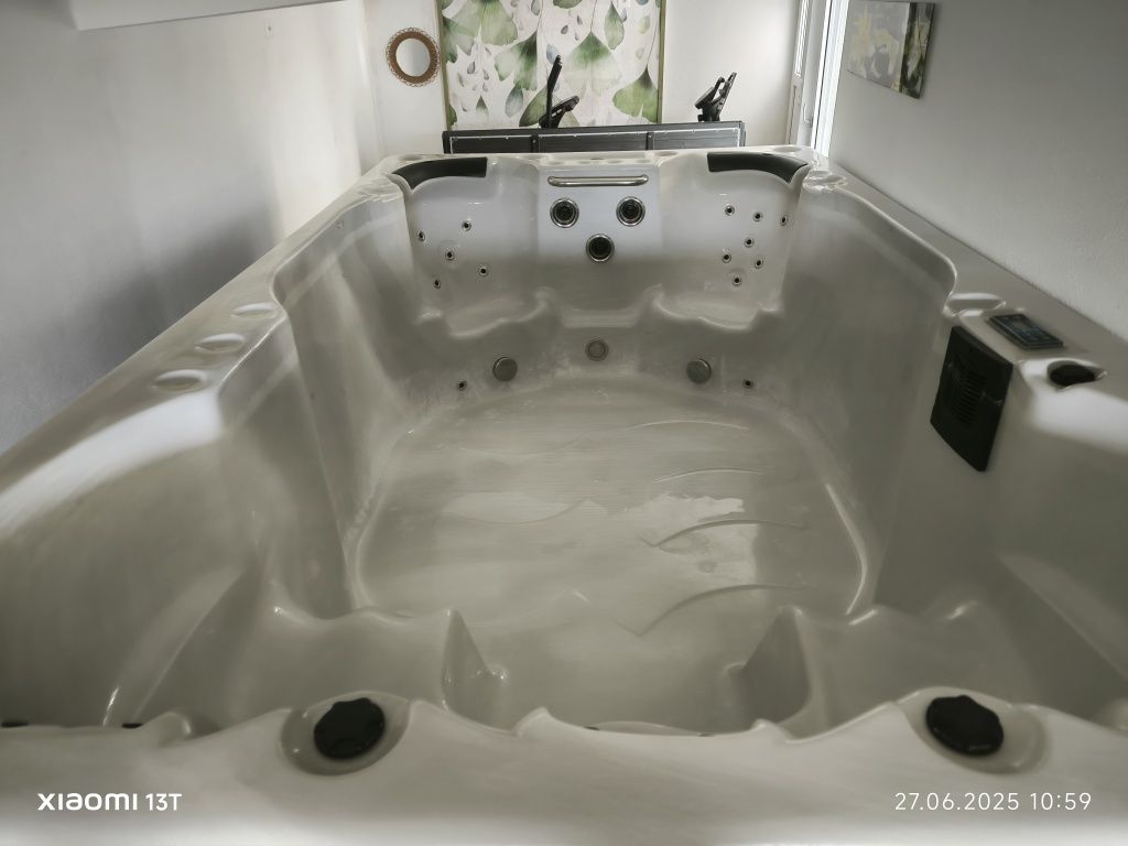 Swimspa Zewnętrzny basen z jacuzzi i przeciw prądem Twoje spa w ogrodz