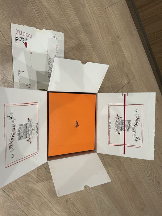 Коробка Hermes с документами и внешней упаковкой