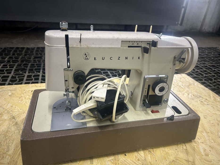 Maszyna do szycia Lucznik Tur 2