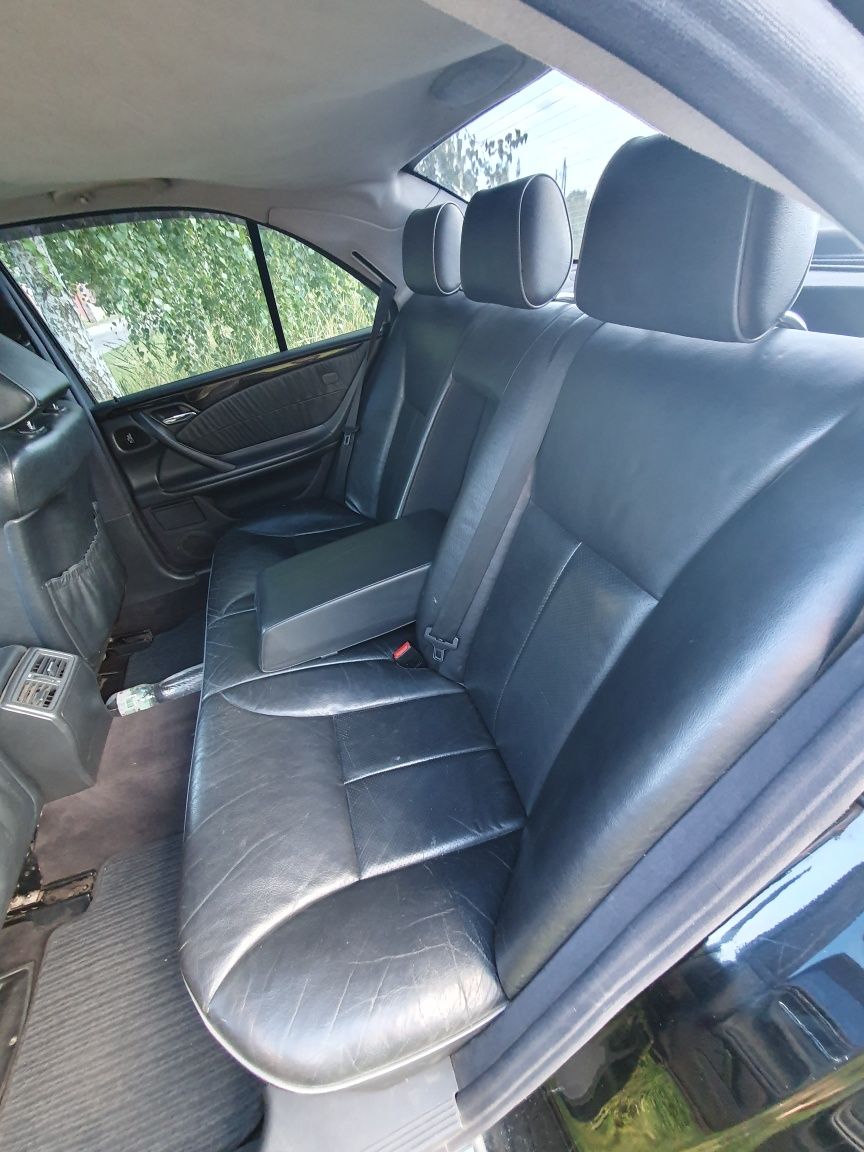Продам Мерседес 210 3.2 cdi 2000р.