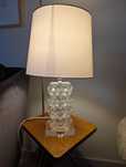 Lampa stołowa z kryształową podstawą