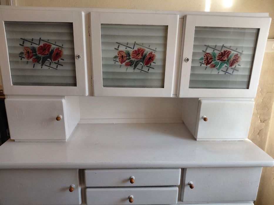 Sprzedam kredens  zabytkowy