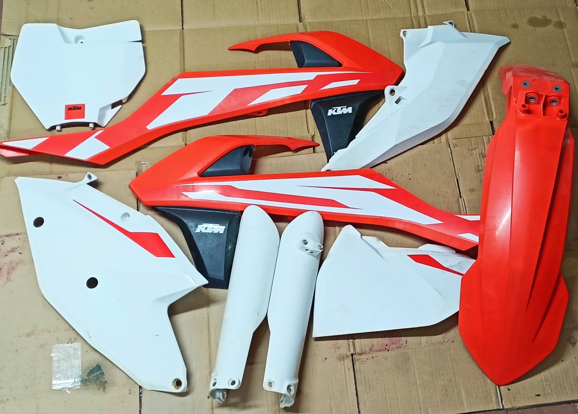 Plastiki owiewki KTM SXF 250 16rok błotnik osłony plastron pole boczki