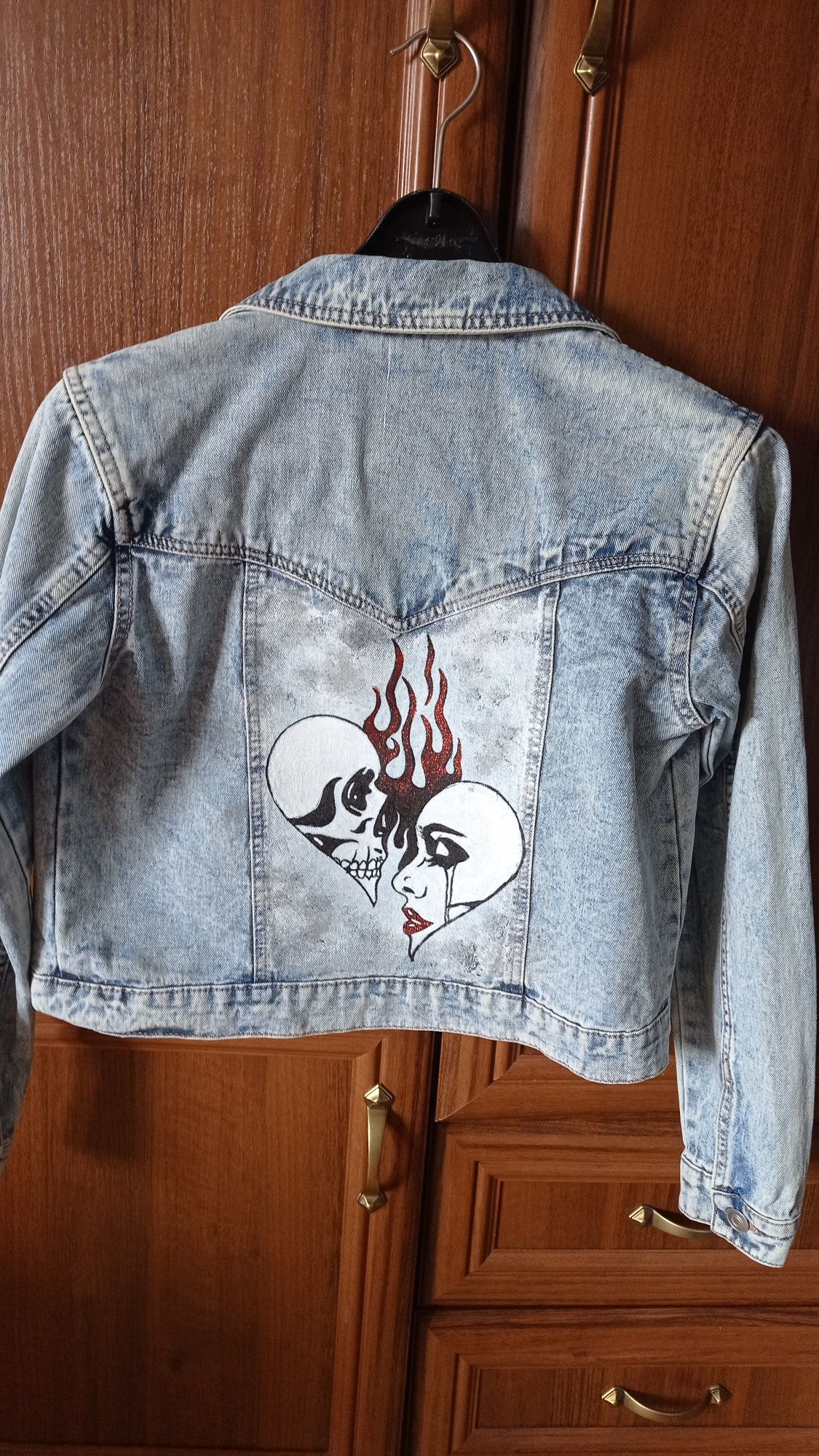 Kurtka jeansowa ręcznie malowana F&F s czaszki serce