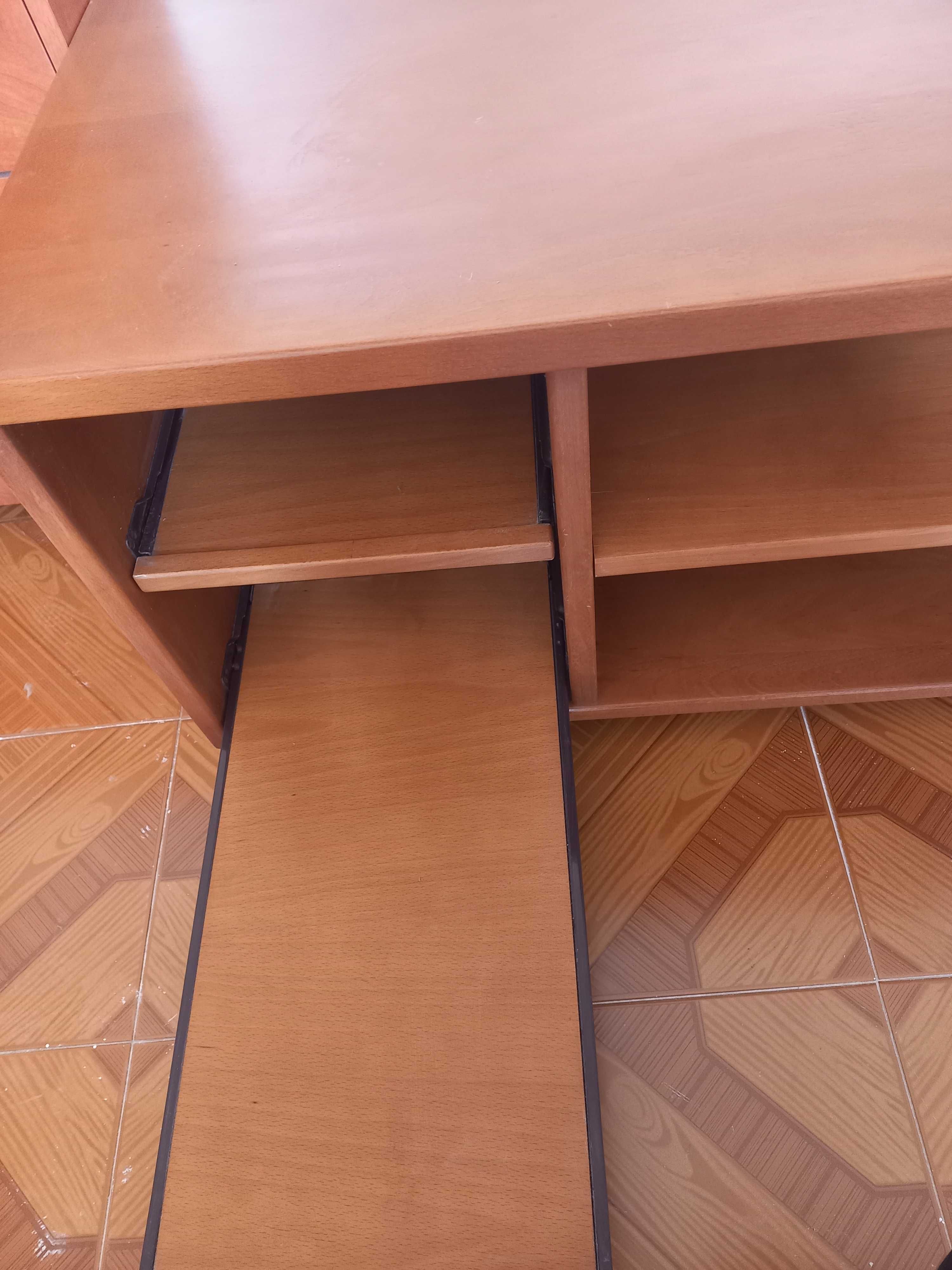 Movel castanho a