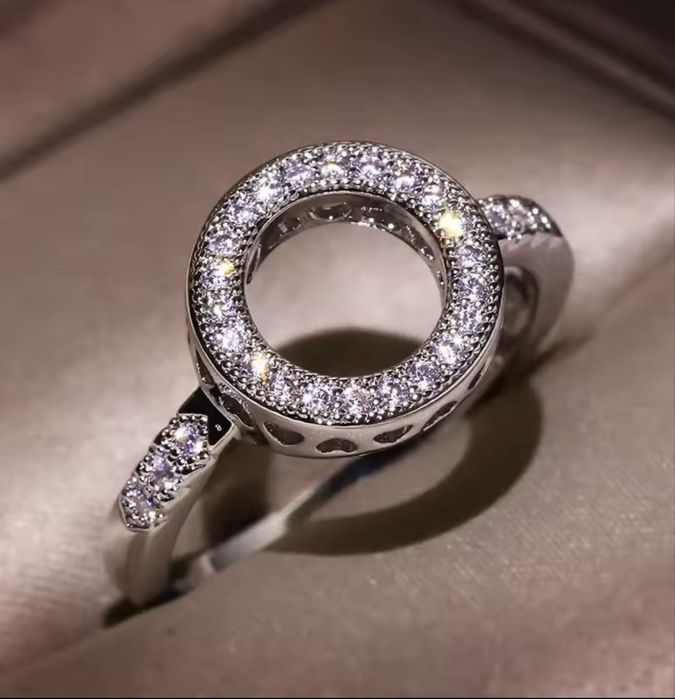 Срібна каблучка з фіанітами