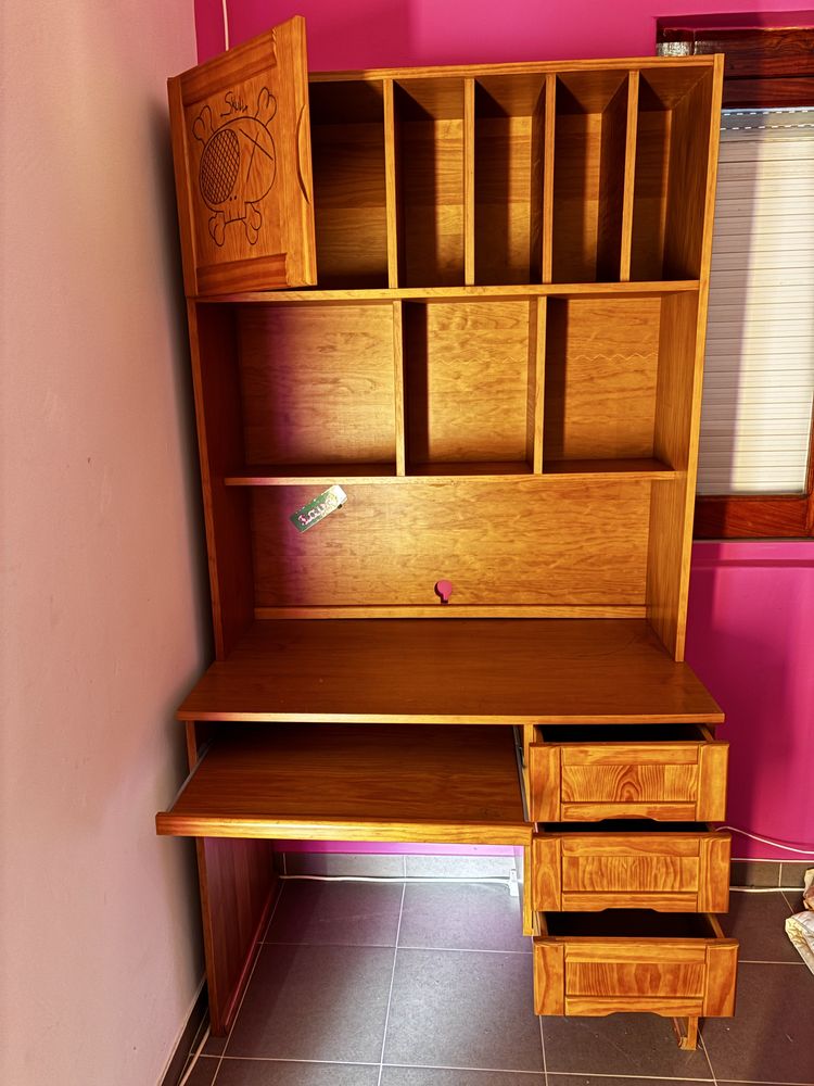 Secretaria com arrumacao e ideal para computador