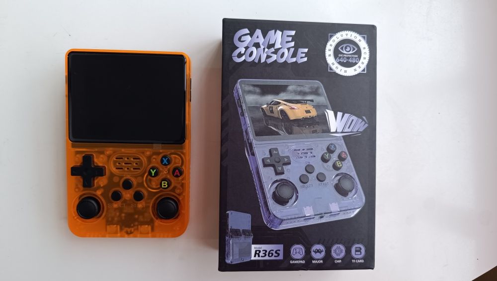 Sistema Handheld retro de Linux do consola R36S tela de um IPS de 3,5