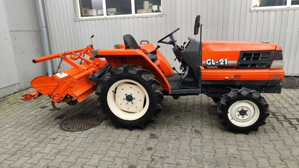 Japoński traktorek Kubota GL 21 z glebogryzarką 4x4 Rewers 21 km
