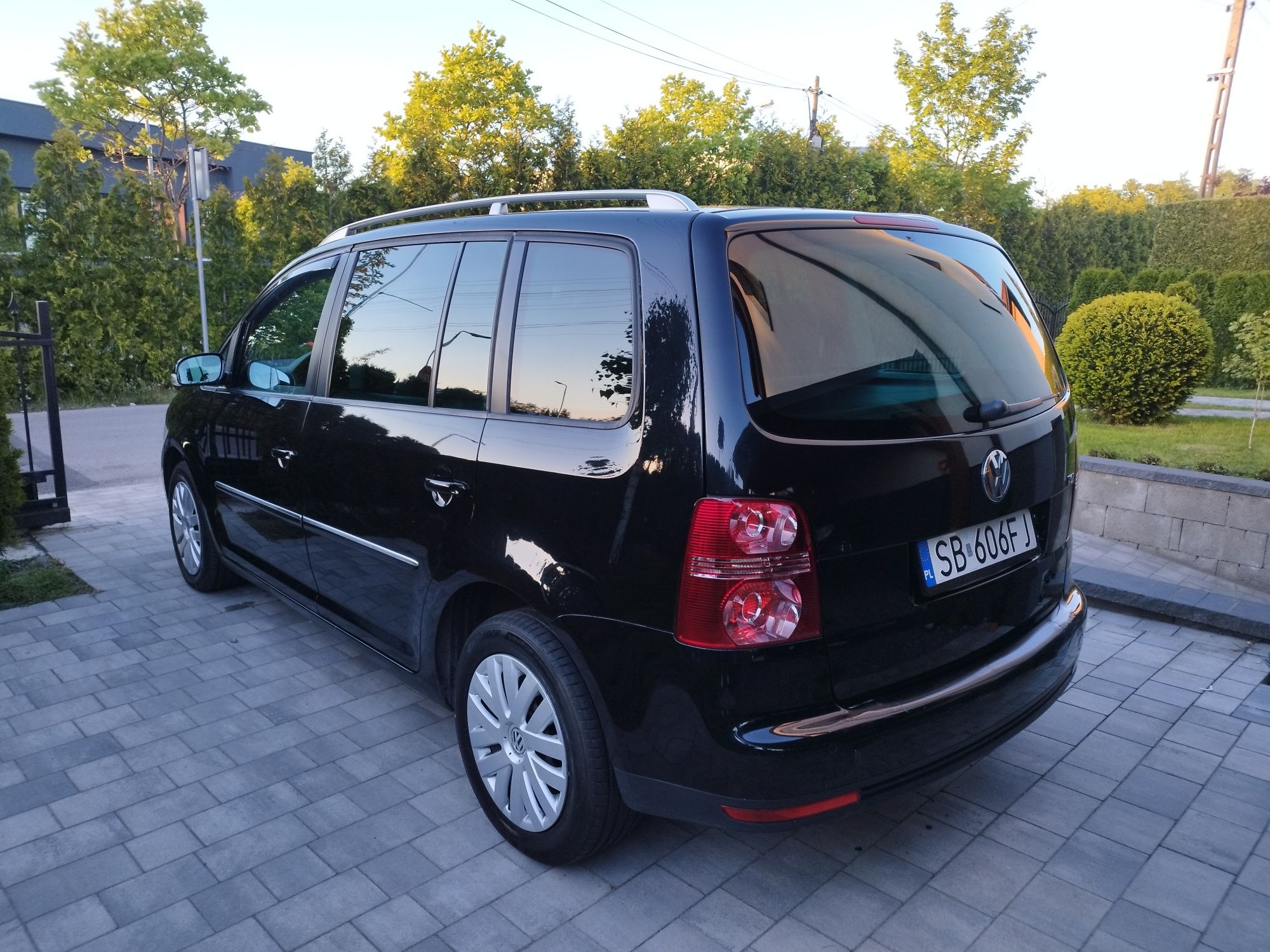 Sprzedam Volkswagen Touran 7-osobowy 1.4 TSI Automat