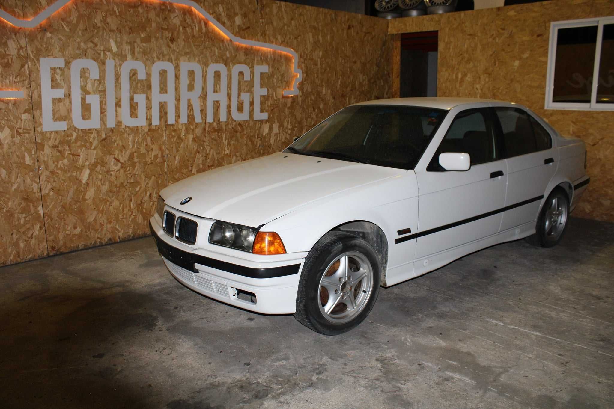 BMW E36, 328i_ Para Peças