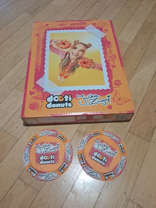 Pudełko po pączkach Juli Żugaj +2 gratisowe papierki