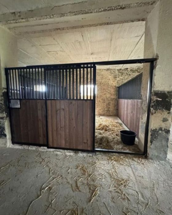 Boksy dla koni ,  FRONT PERŁA