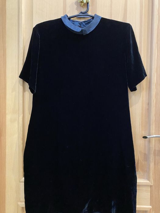 Чорна велюрова сукня