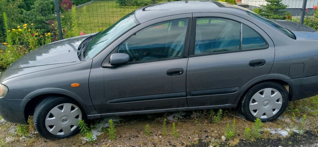 Nissan Almera 2005 r uszkodzona