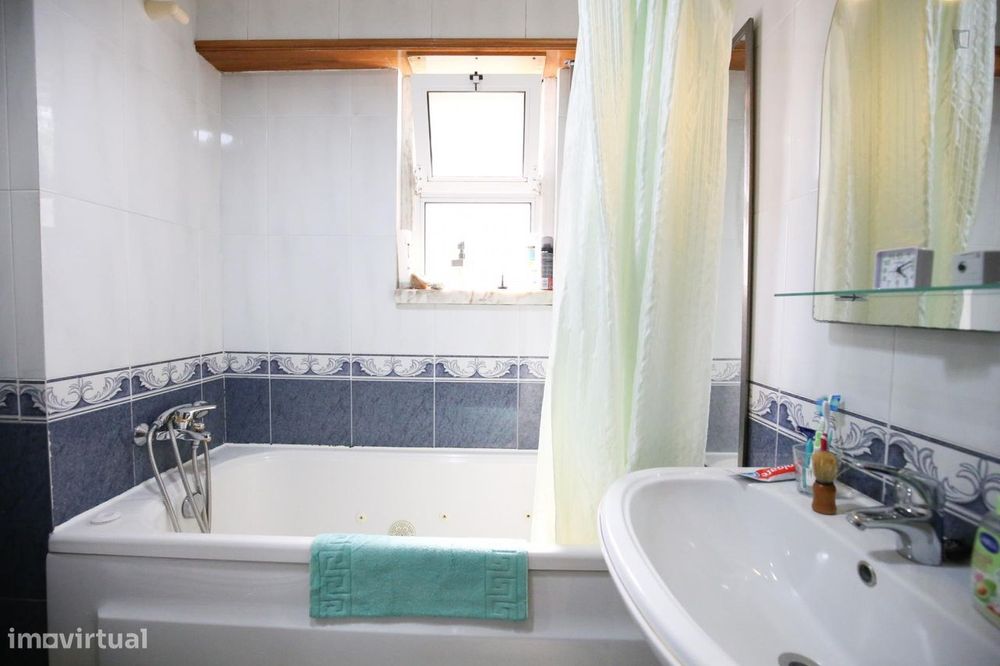 28316 - Quarto com cama de solteiro em casa com...