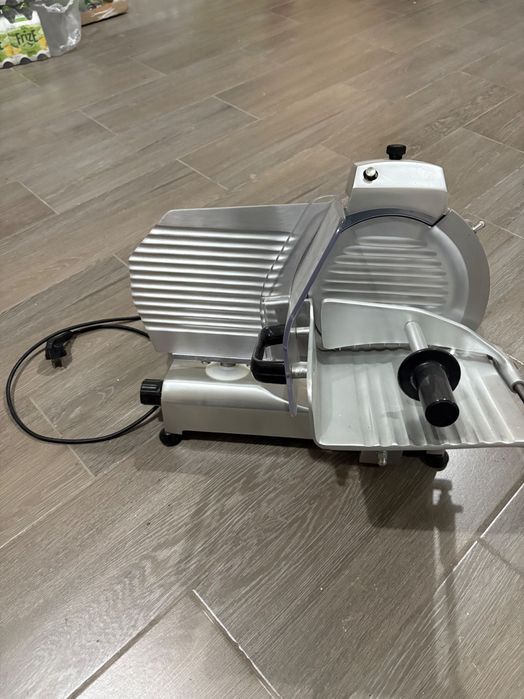 Máquina de cortar carnes