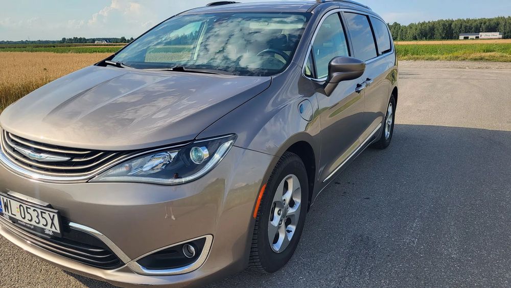 Chrysler Pacifica Hybryda, bezwypadkowy, niski przebieg, bardzo doby stan, Hak,