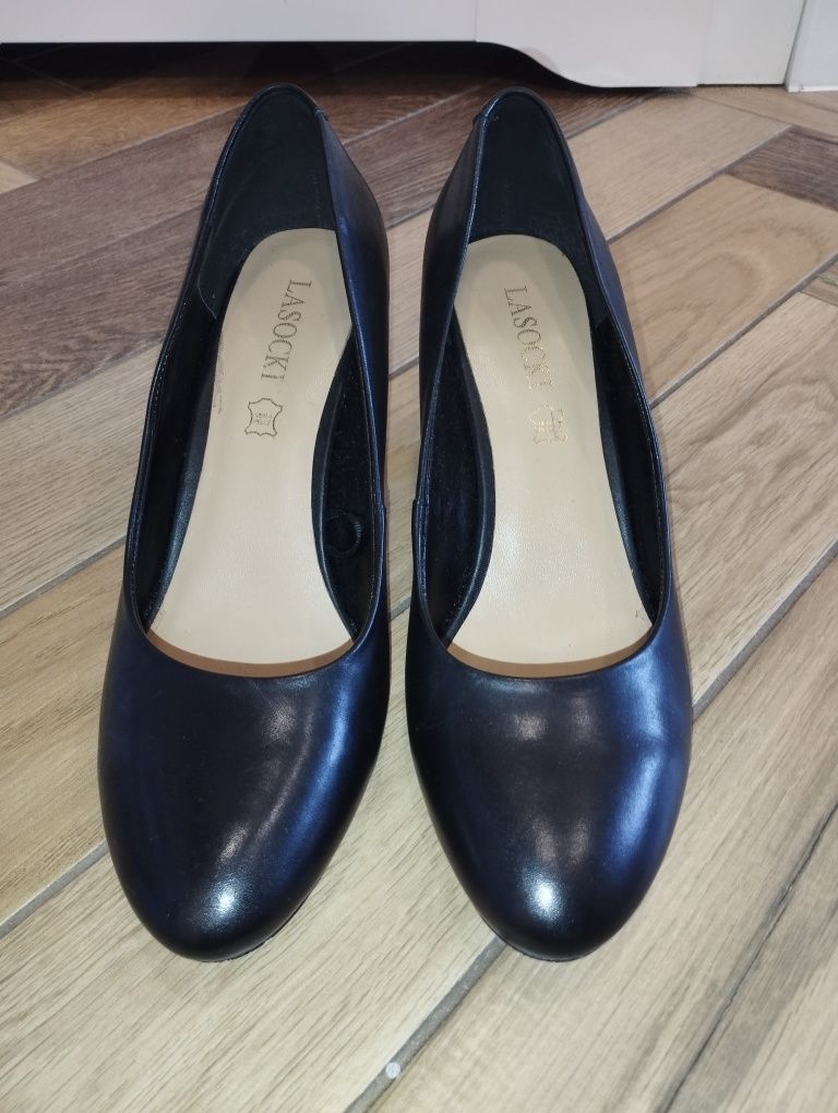 Czarne czółenka, buty na obcasie Lasocki r. 40