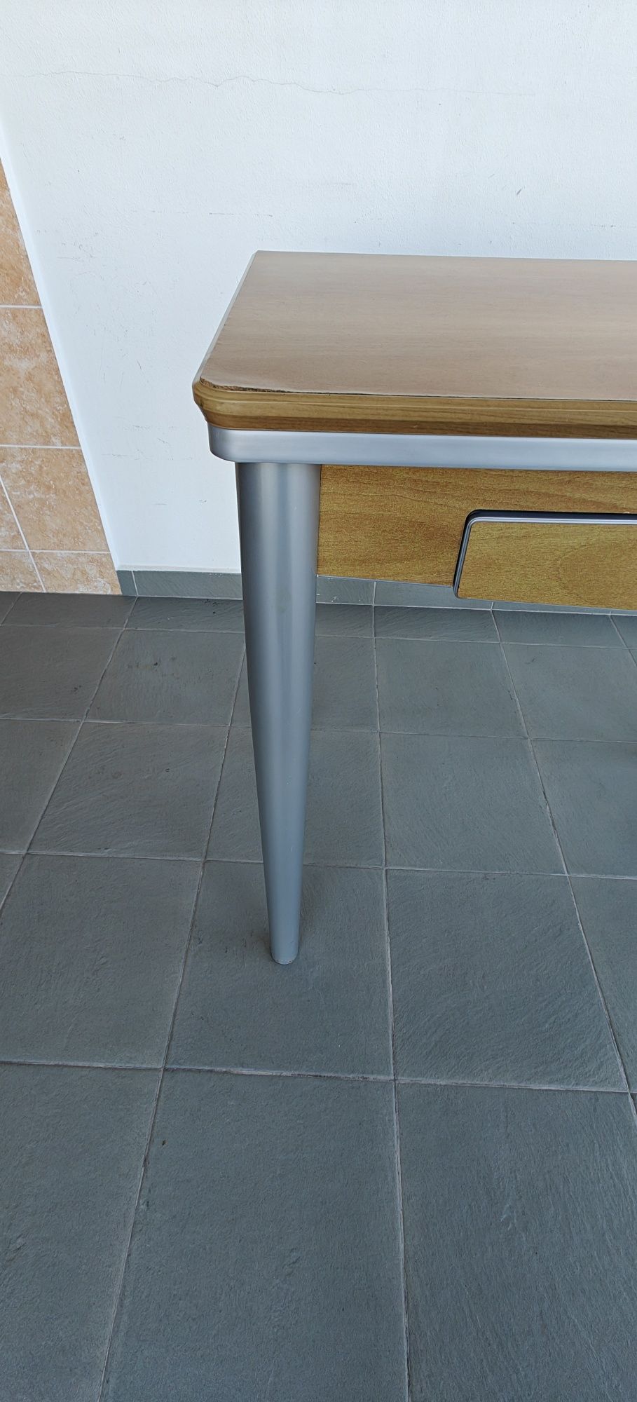 Mesa de cozinha e 4 bancos